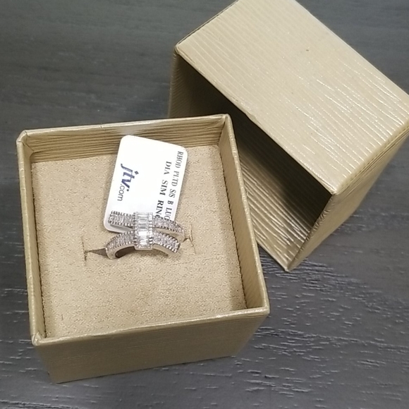 Simulated diamond baguette ring NWT